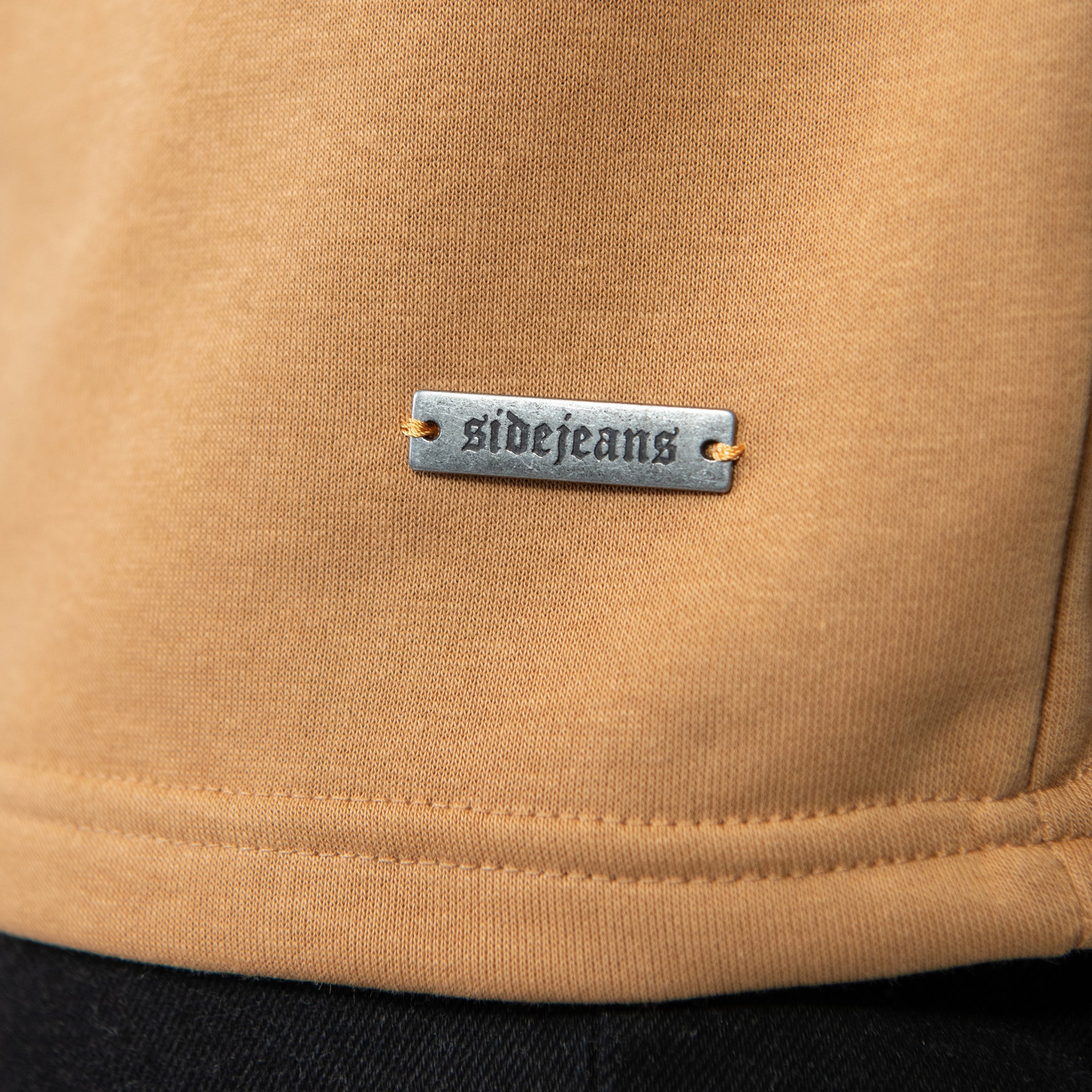 BASIC BROWN TEE